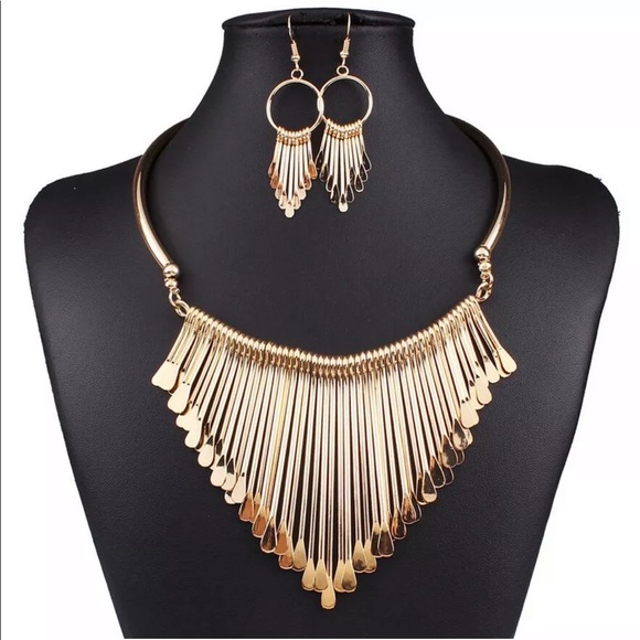 Collar Statement Necklace & Earrings Set Gold Tone - Picture 3 of 3
